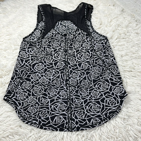 Lululemon Sculpt Tank - Picture 3 of 4